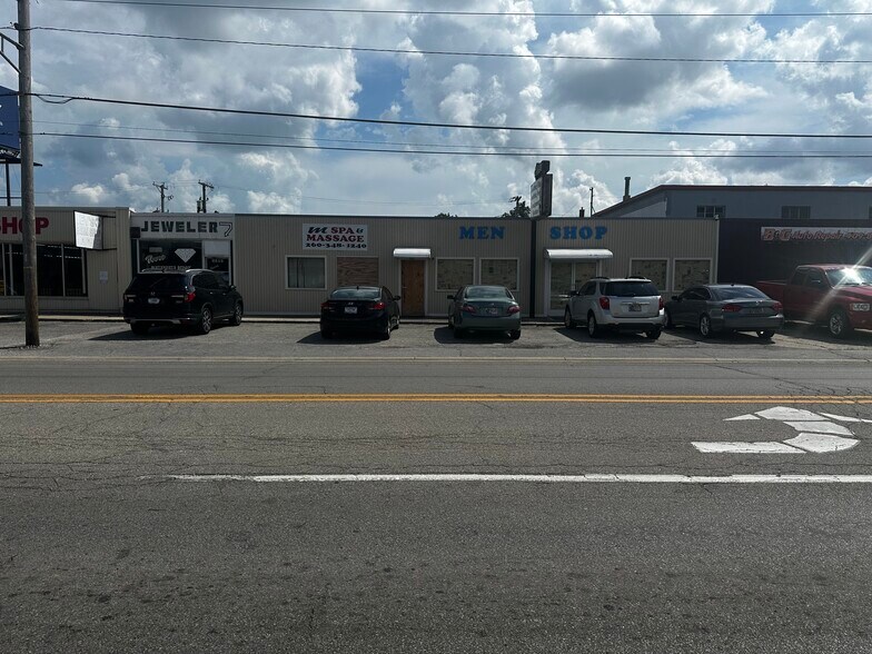 More Photos Of 2519 Lower Huntington Rd, Fort Wayne Storefront For Lease