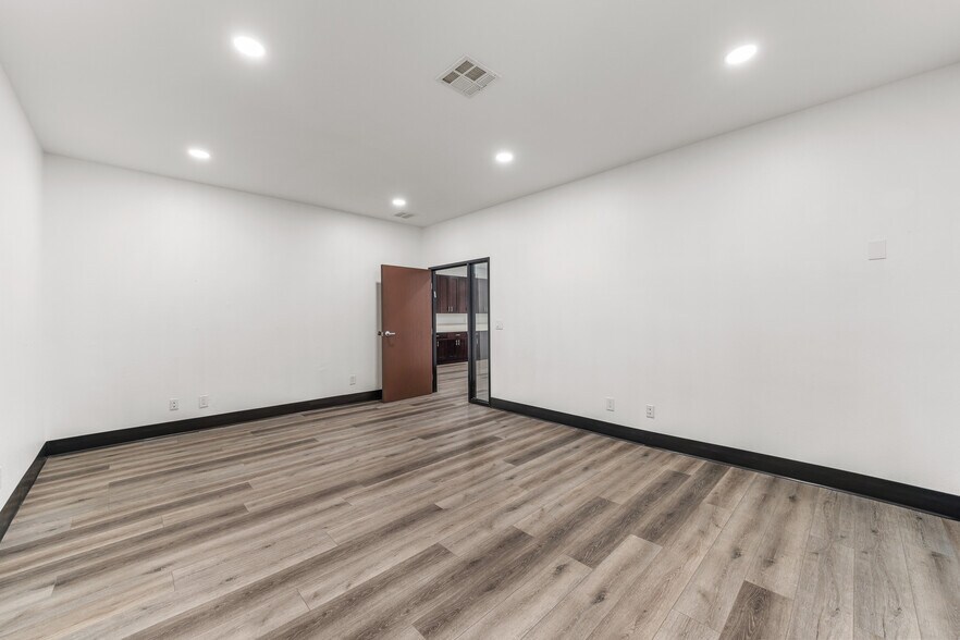 More Photos Of 23282 Peralta Dr, Laguna Hills Warehouse For Sale