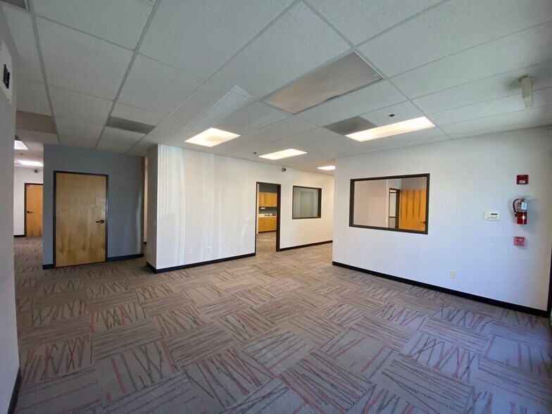 More Photos Of 5793 Skylane Blvd, Windsor Warehouse For Lease