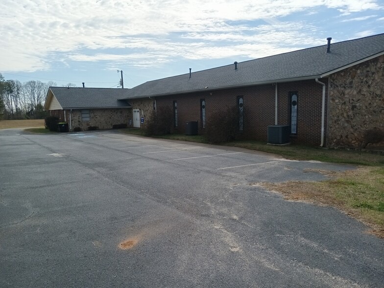 More Photos Of 1344 N 9th St, Griffin Religious Facility For Sale