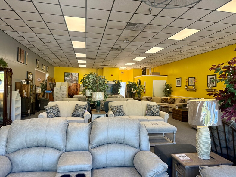 More Photos Of 97 Plaistow Rd, Plaistow Freestanding For Lease