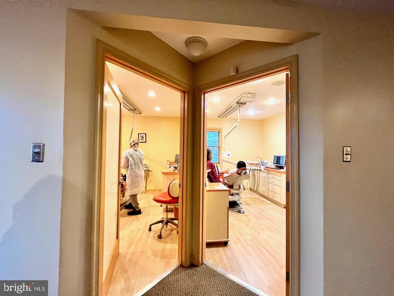 More Photos Of 10 Shady ln, Rockledge Flex For Sale