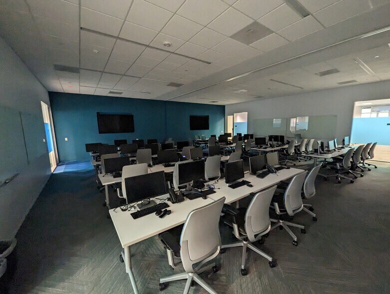 More Photos Of 11410 Greens Crossing Blvd, Houston Light Manufacturing For Sale