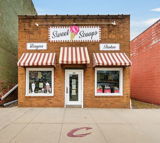 Primary Photo Of 124 S Fillmore St, Osceola Flex For Sale