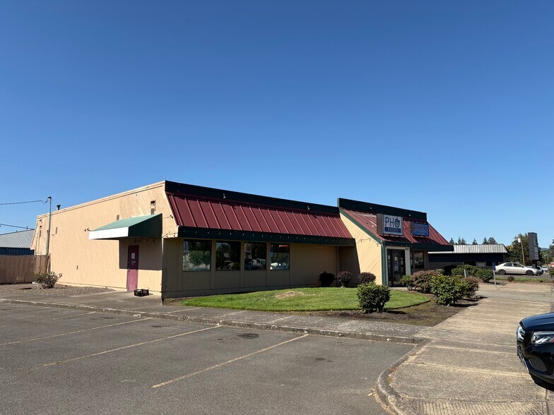 More Photos Of 3400 River Rd N, Salem Restaurant For Lease