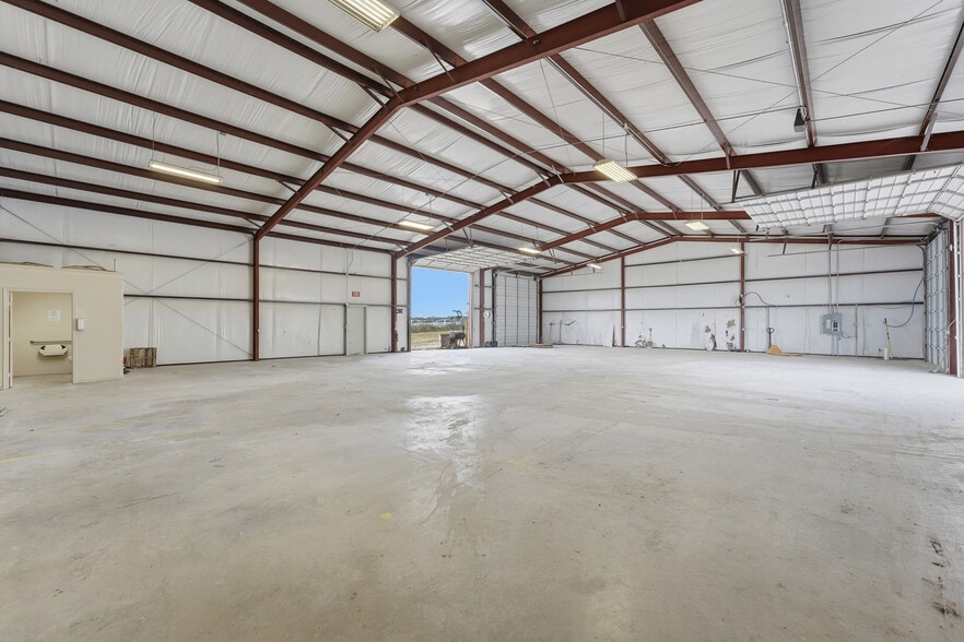 More Photos Of 6542 County Road 145, Kenedy Industrial For Lease