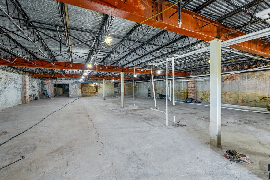 More Photos Of 116 S Broad St, Monroe Restaurant For Lease