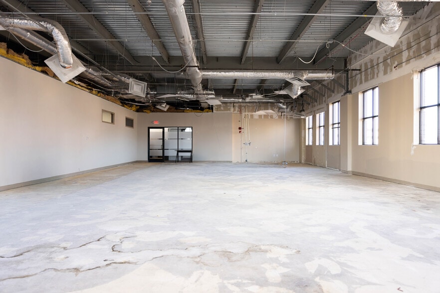 More Photos Of 200 Commerce St, Clarksville Office For Lease