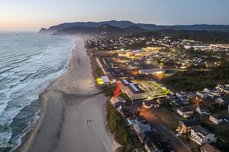 More Photos Of 3929 NW Jetty Ave, Lincoln City Apartments For Sale