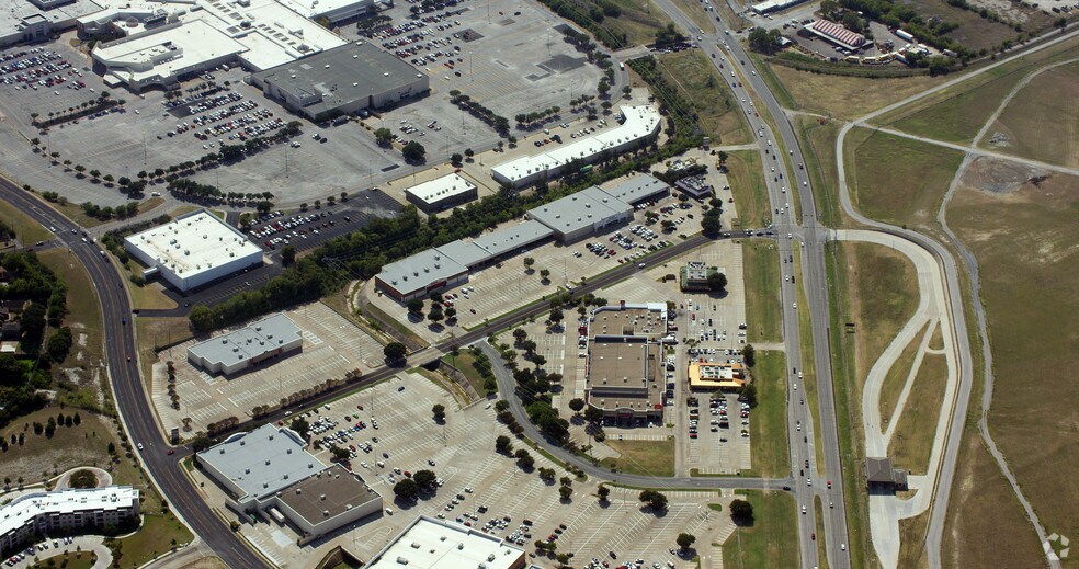 More Photos Of 6801-7049 Ridgmar Meadow Rd, Fort Worth Unknown For Lease