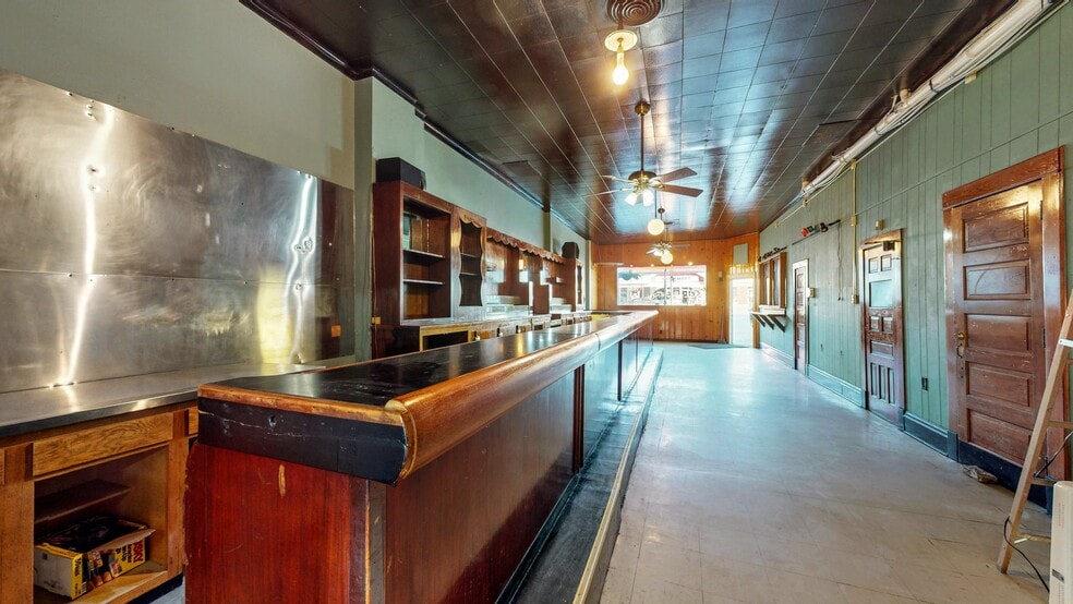 More Photos Of 209 S Main St, Jefferson General Retail For Sale