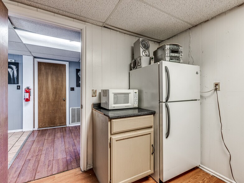 More Photos Of 2000 S Midwest Blvd, Oklahoma City Freestanding For Sale