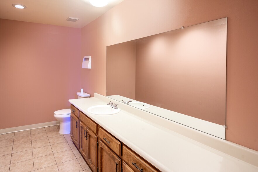 More Photos Of 1227 Bridge St, Yuba City Office For Sale