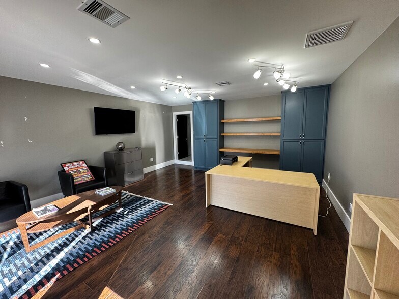 More Photos Of 4738 W. Alabama, Houston Loft Creative Space For Lease