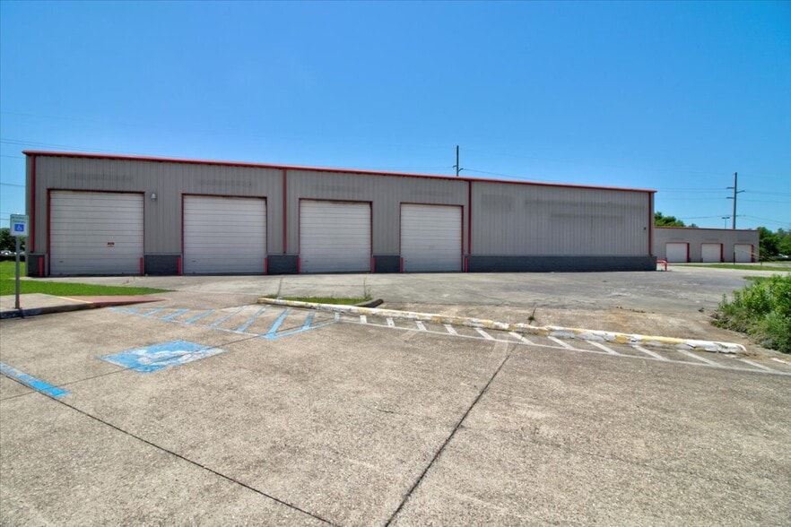 More Photos Of 4055 Old Dowlen Rd, Beaumont Warehouse For Lease