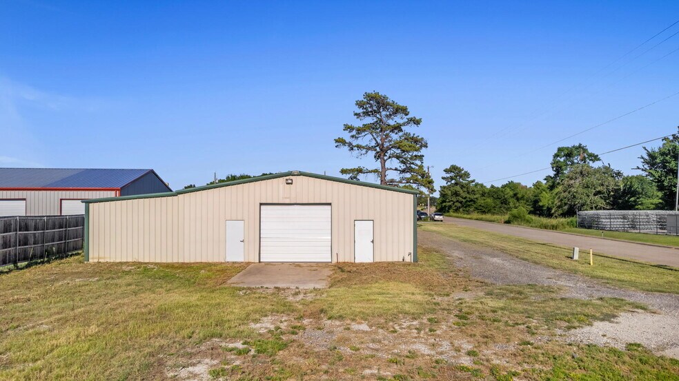 More Photos Of 159 Park Row, Van Warehouse For Sale