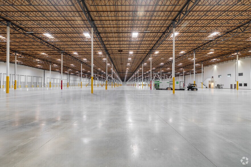 More Photos Of 2401 E Wardlow Rd, Long Beach Warehouse For Lease