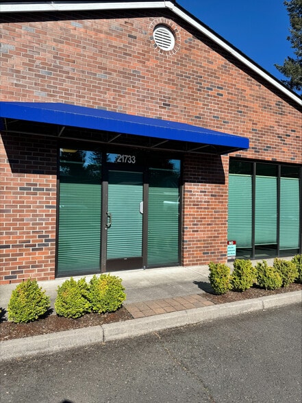 More Photos Of 21721-21739 SE Stark St, Gresham Freestanding For Lease