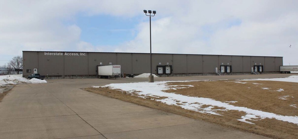 More Photos Of 715 East St, Grinnell Distribution For Lease