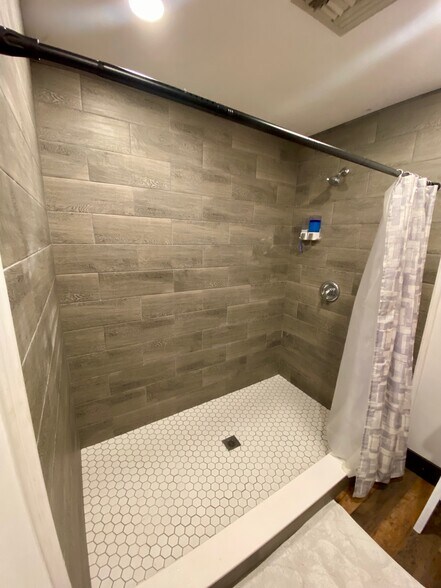 More Photos Of 2021 Art Museum Dr, Jacksonville Loft Creative Space For Sale