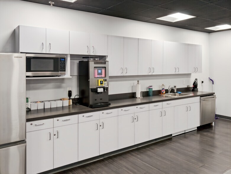 More Photos Of 35 Parkwood Dr, Hopkinton Office For Lease