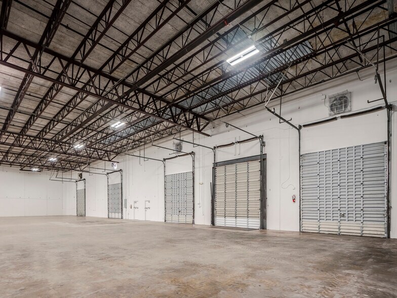 More Photos Of 5535-5545 NW 35th Ave, Fort Lauderdale Distribution For Lease