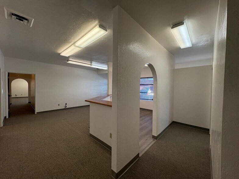 More Photos Of 470 Camino El Estero, Monterey Office For Lease