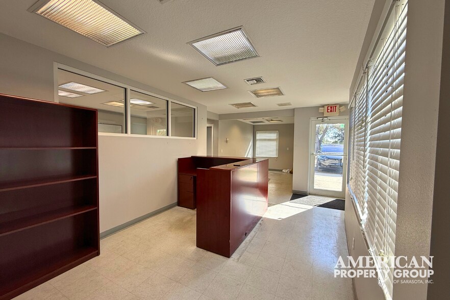 More Photos Of 6055 Porter Way, Sarasota Warehouse For Lease