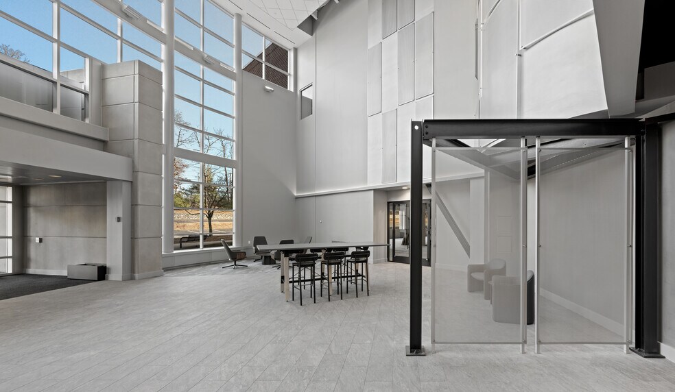 More Photos Of 52 South St, Hopkinton Research And Development For Lease