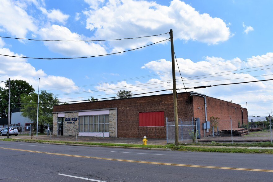 More Photos Of 1038 Triplett Blvd, Akron Manufacturing For Sale