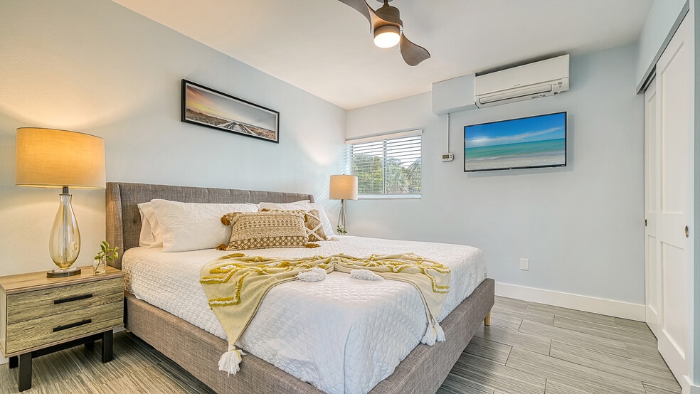 More Photos Of 104 Avenida Veneccia, Siesta Key Multifamily For Sale