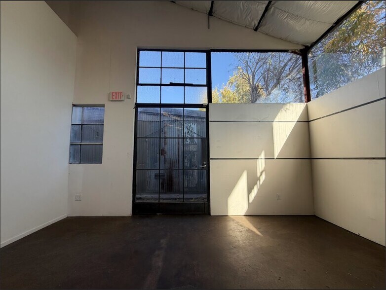 More Photos Of 1989 Blake Ave, Los Angeles Manufacturing For Lease