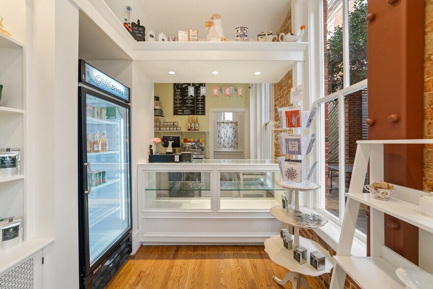 More Photos Of 12 Culpeper St, Warrenton Restaurant For Sale