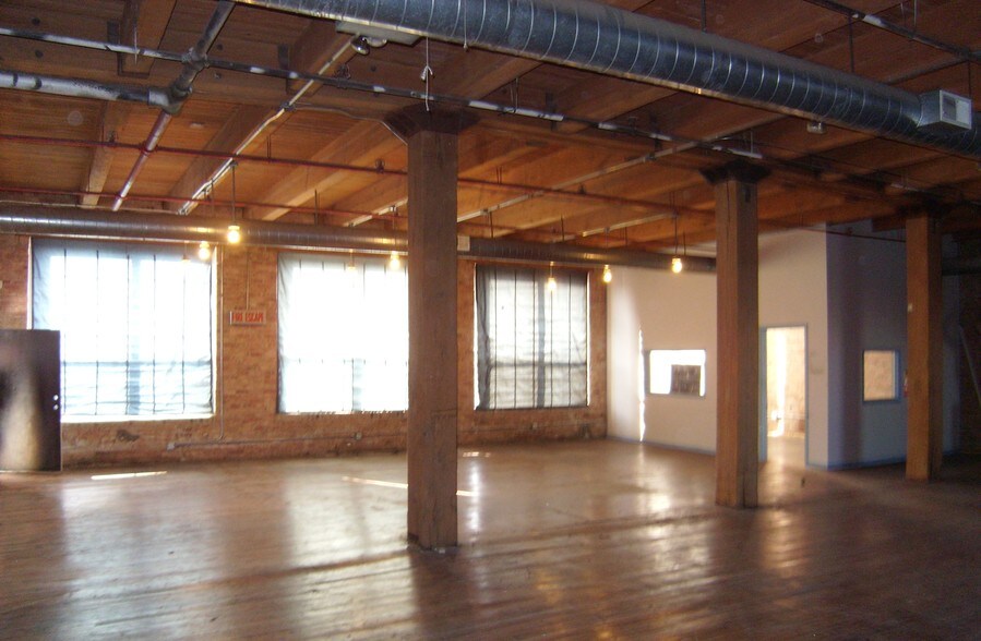More Photos Of 2000 W Carroll Ave, Chicago Warehouse For Lease