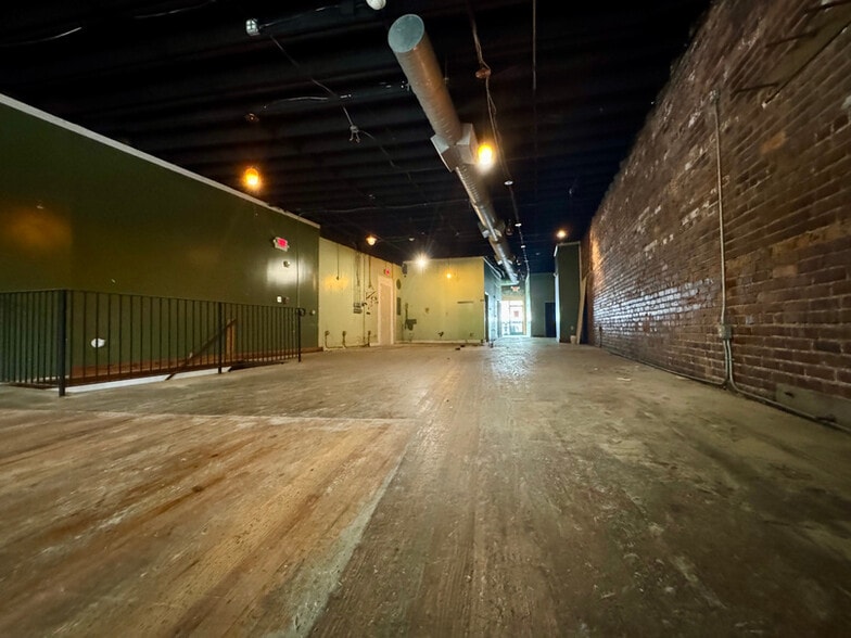 More Photos Of 606-608 S Main St, Greenville Storefront Retail Office For Lease
