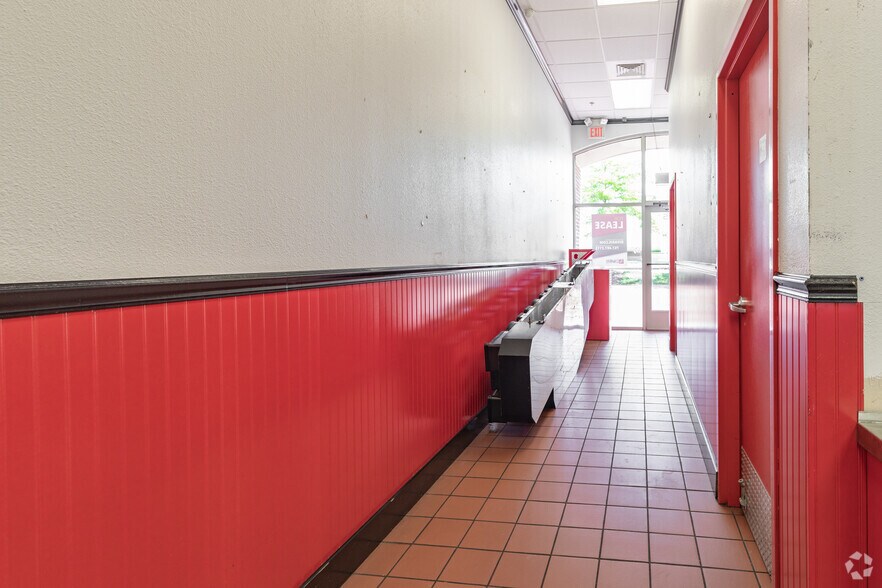 More Photos Of 1430 High St, Williamsburg General Retail For Lease