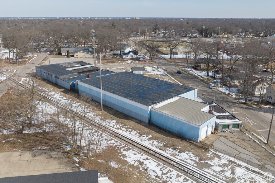More Photos Of 2517 6th St, Muskegon Warehouse For Lease