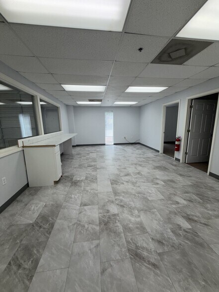 More Photos Of 200 Varnfield Dr, Summerville Warehouse For Lease