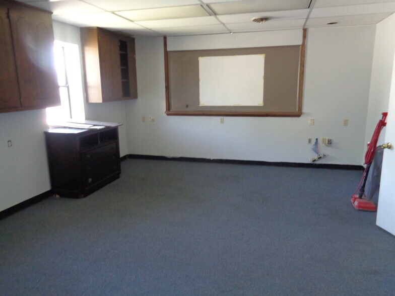 More Photos Of 3916 S Lynn Ct, Independence Medical For Lease