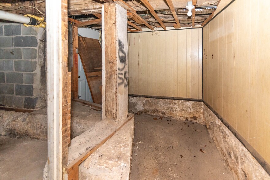 More Photos Of 4905 Liberty Heights Ave, Gwynn Oak Storefront Retail Residential For Sale