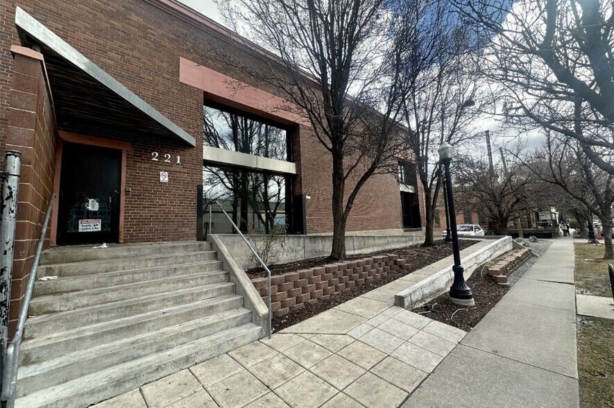 More Photos Of 221 S 400 W, Salt Lake City Freestanding For Lease