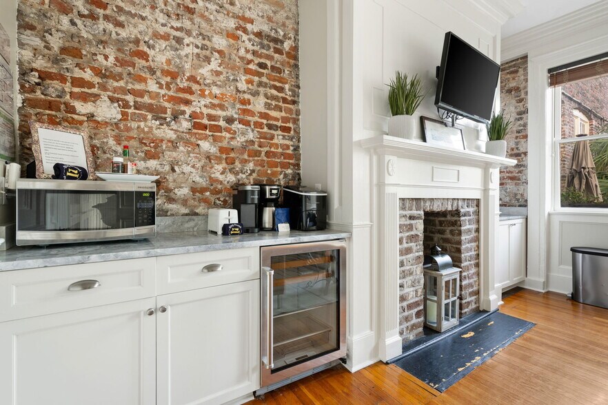 More Photos Of 21 Broad St, Charleston Storefront Retail Residential For Sale