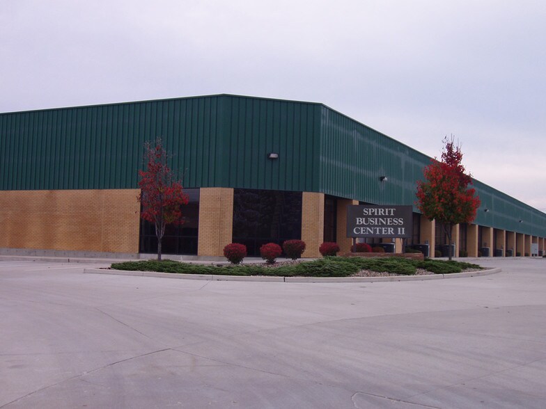 More Photos Of 680 Crown Industrial Ct, Chesterfield Flex For Lease