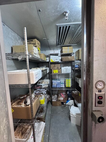 More Photos Of 6408-6414 Trading Sq, Haymarket General Retail For Lease