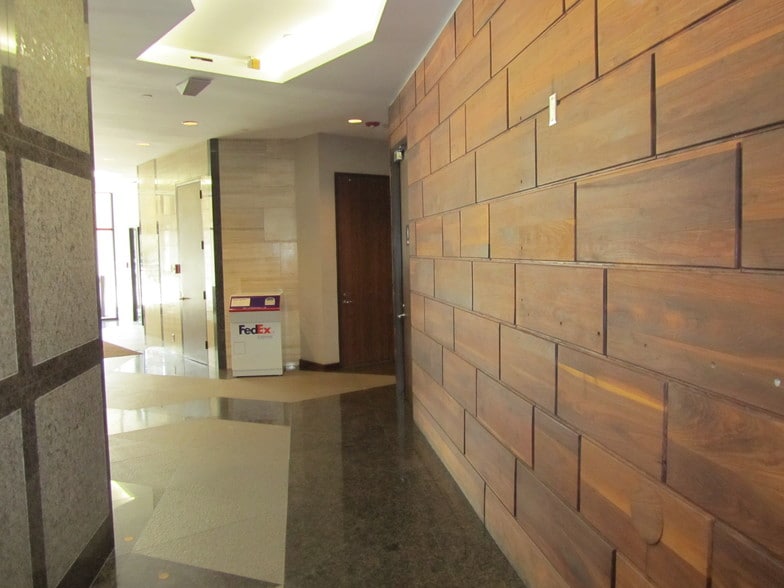 More Photos Of 539 N Carancahua St, Corpus Christi Office For Lease