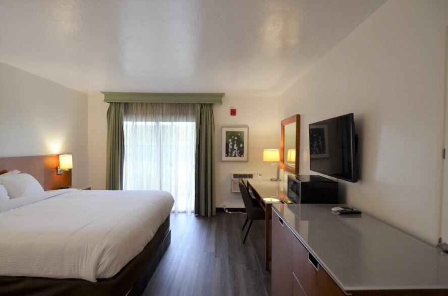 More Photos Of 650 N Mollison Ave, El Cajon Hotel For Sale