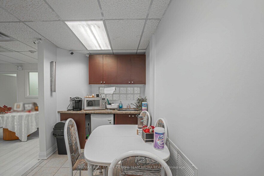 More Photos Of 3173 Erindale Station Rd, Mississauga Medical For Sale