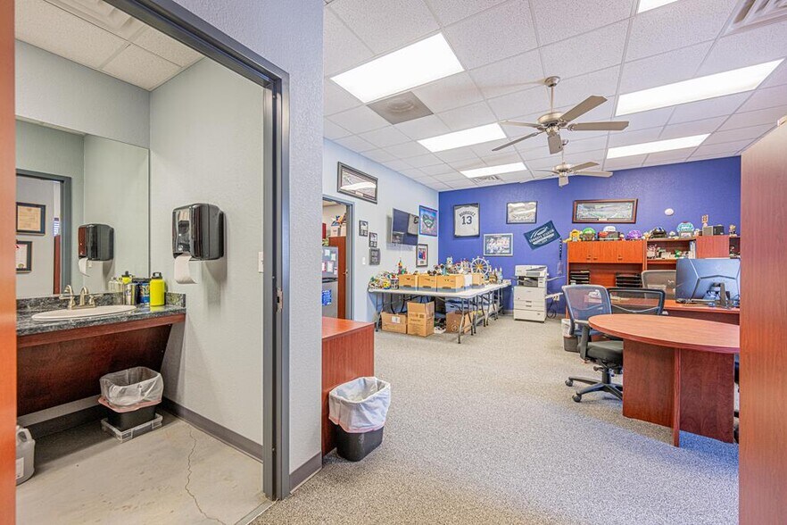 More Photos Of 650 S John Ben Shepperd Pky, Odessa Office For Sale