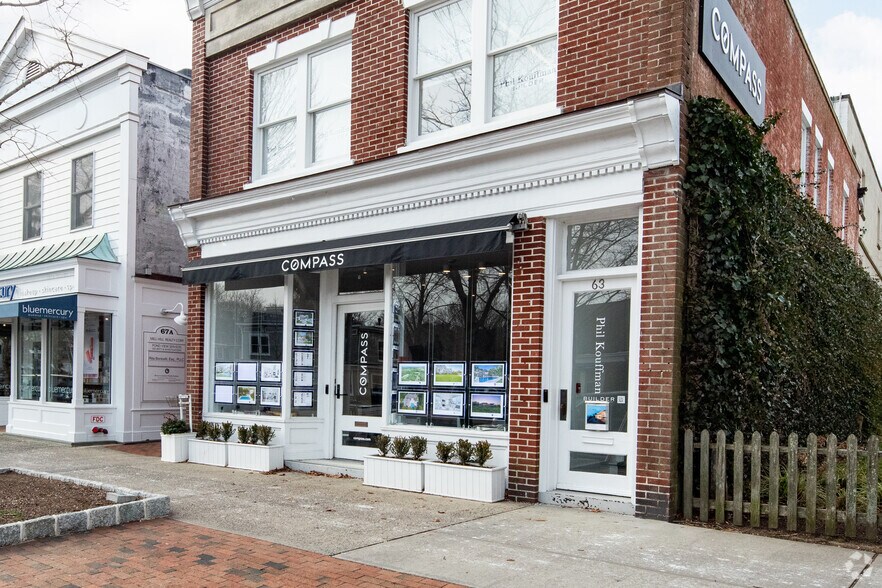 More Photos Of 63 Main St, East Hampton Storefront Retail Residential For Lease