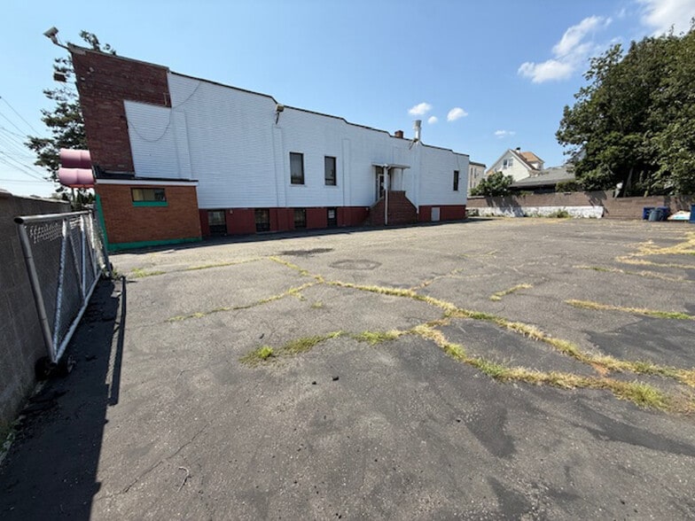 More Photos Of 32 Beers St, Bridgeport General Retail For Sale